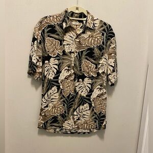 MODI CAMPIA MODA button down short sleeve shirt. Size Small green, blk & beige